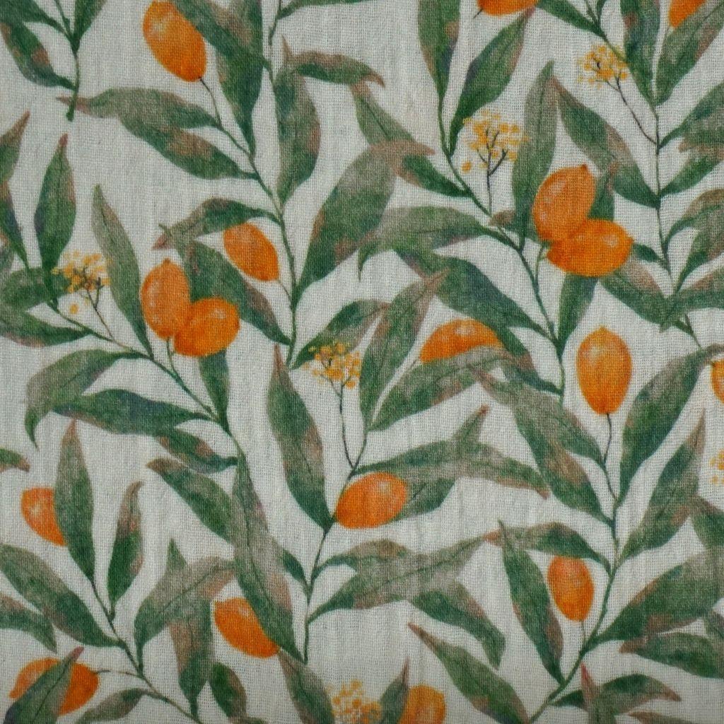 Musselin Double Gauze grüne Zweige Früchte auf lichtgrün